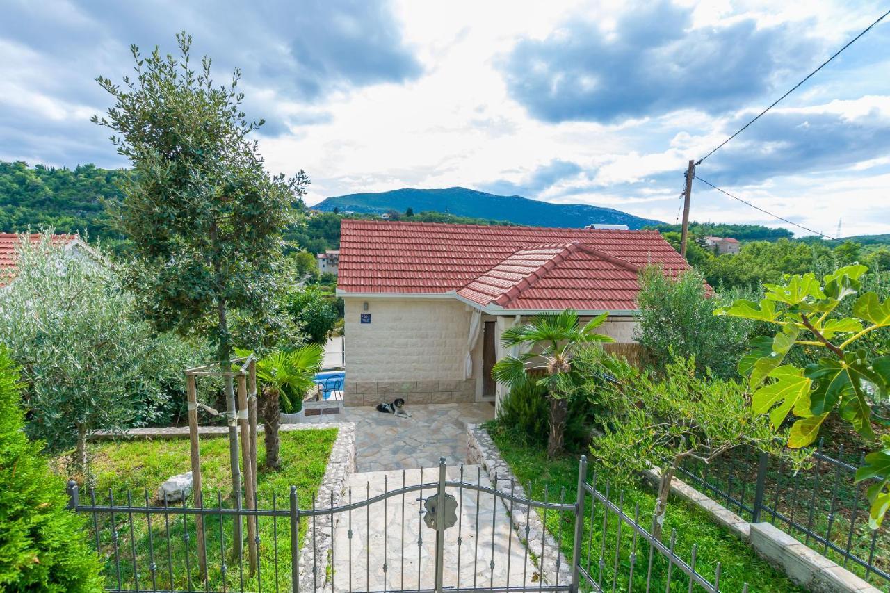 Villa Holiday Home Zvecanje Esterno foto