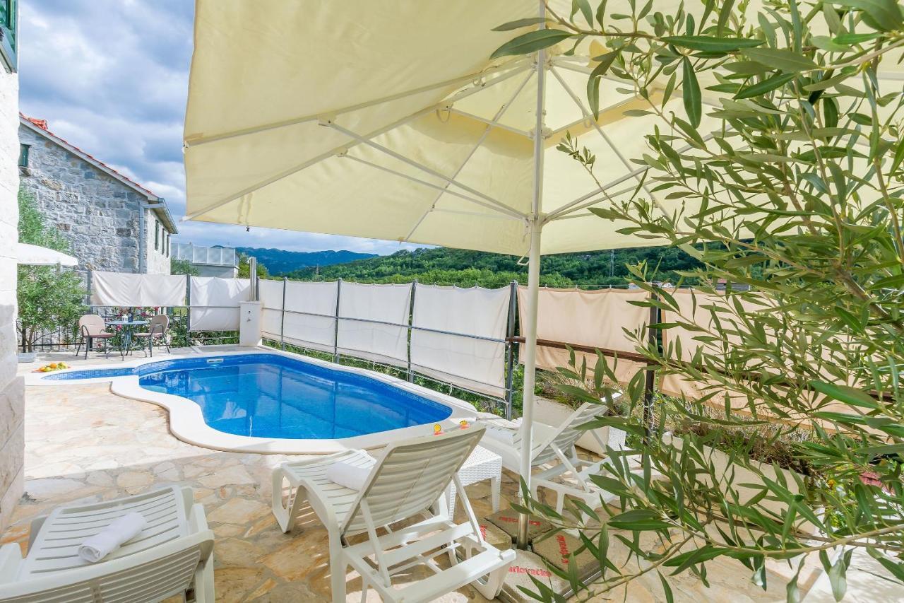 Villa Holiday Home Zvecanje Esterno foto