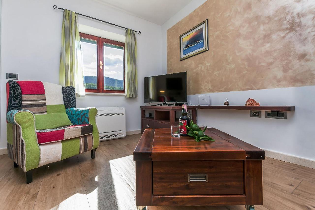Villa Holiday Home Zvecanje Esterno foto